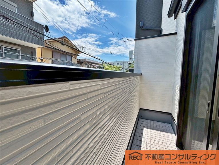 西宮市今津久寿川町　新築戸建のバルコニー