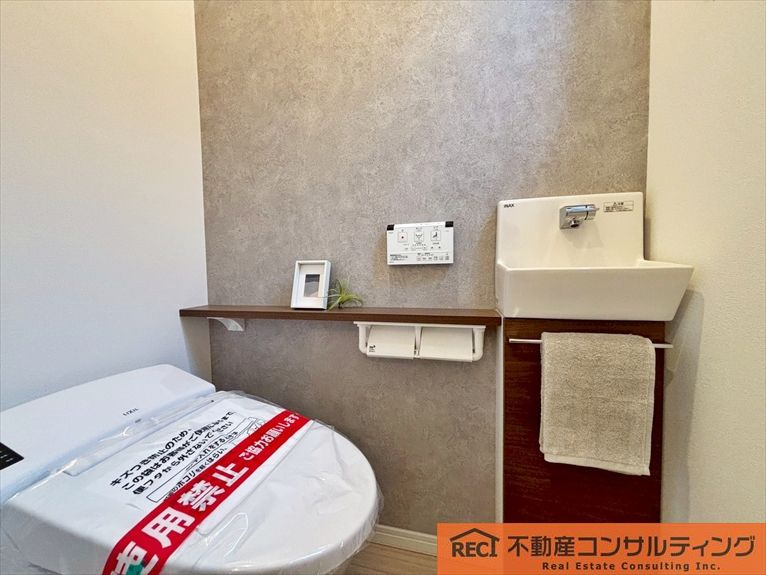 西宮市今津久寿川町　新築戸建のトイレ