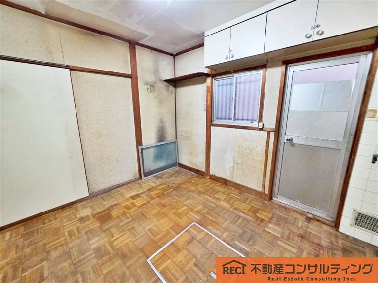 西宮市甲子園町　中古戸建の居間・リビング