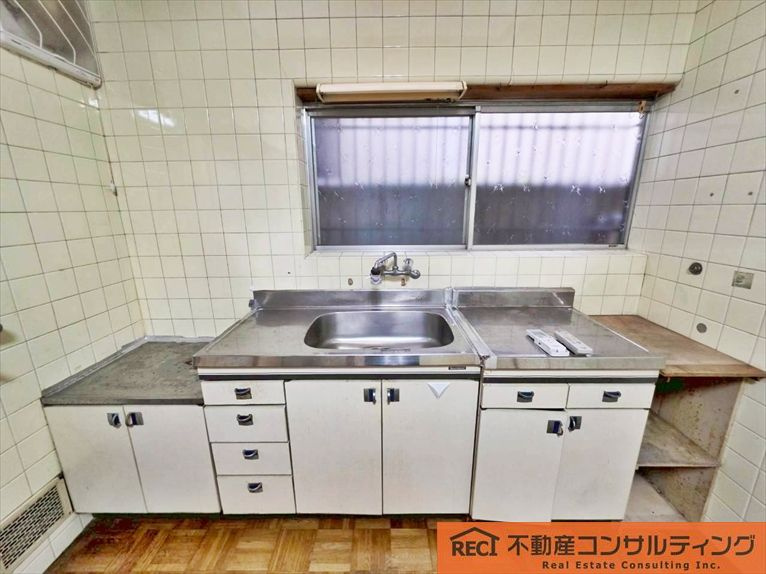 西宮市甲子園町　中古戸建のキッチン|コンパクトなキッチンで掃除もラクラク