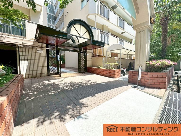 甲南グランドハイム御影のエントランス