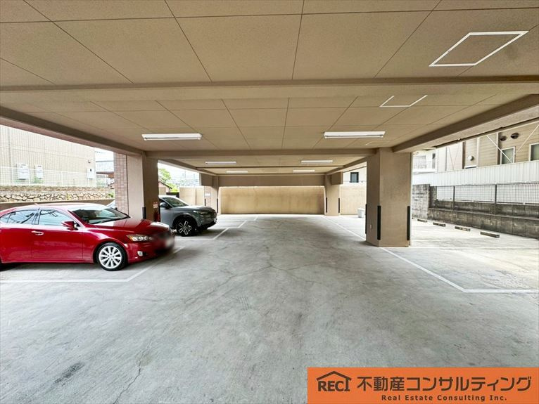 甲南セラード東灘の駐車場