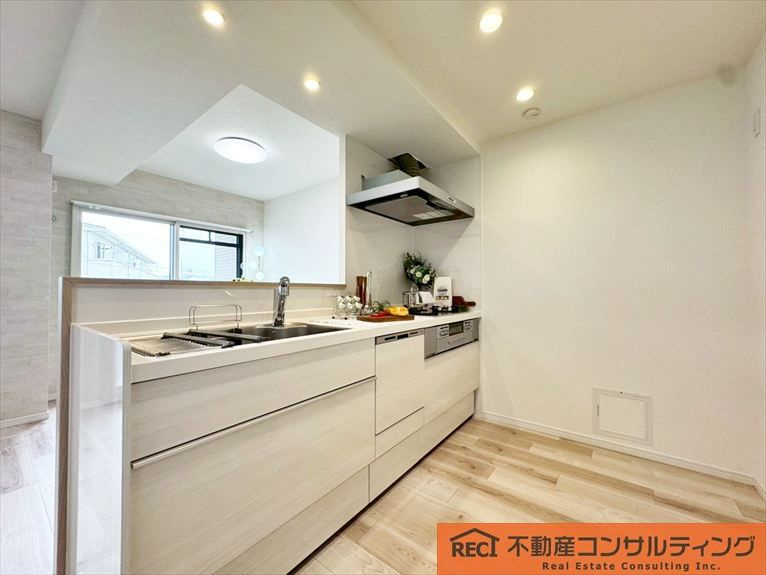 甲南セラード東灘のキッチン|防音・断熱効果のある2重サッシ仕様です♪