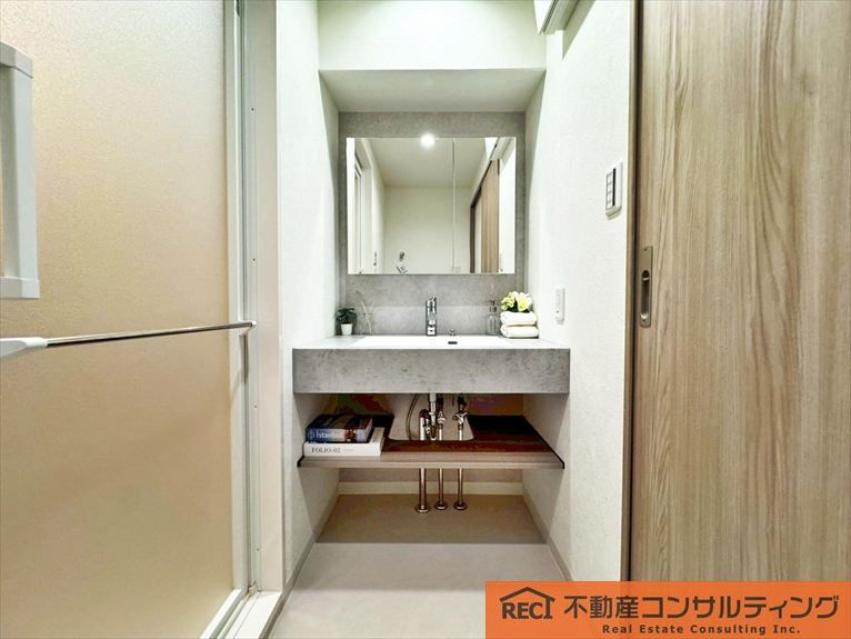 甲南セラード東灘の独立洗面台