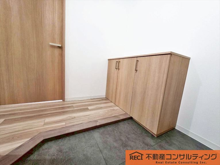 ドムール六甲山手の玄関