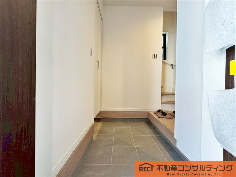 神戸市灘区灘北通５丁目　新築戸建の玄関