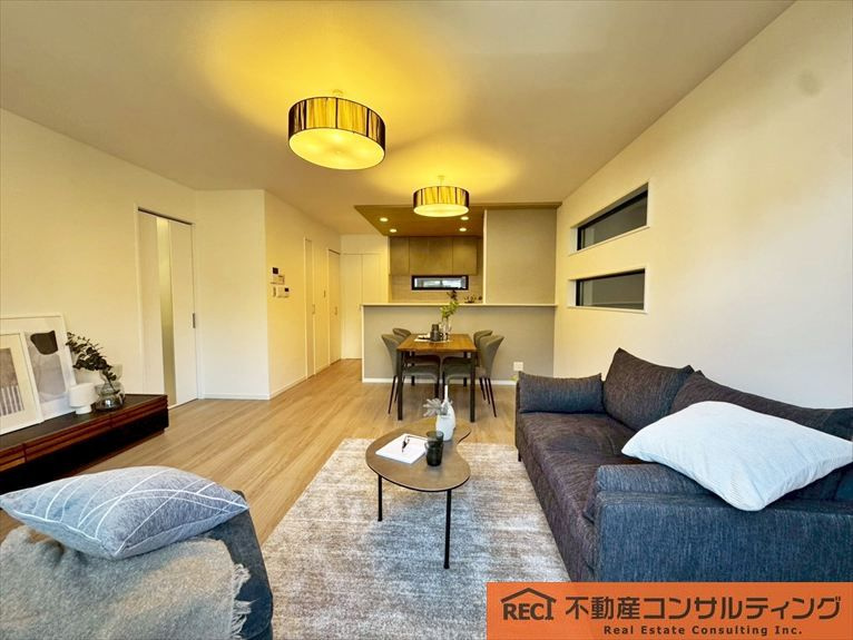 神戸市灘区灘北通５丁目　新築戸建の居間・リビング|夏は涼しく冬は暖かく暮らせる複層ガラス仕様