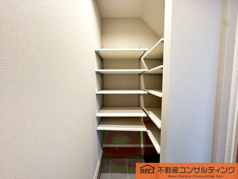 神戸市灘区灘北通５丁目　新築戸建の収納