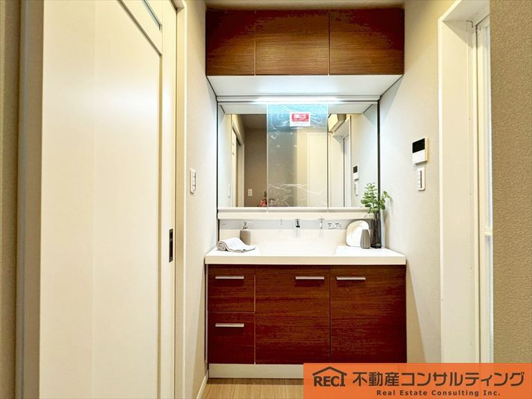 神戸市灘区灘北通５丁目　新築戸建の独立洗面台