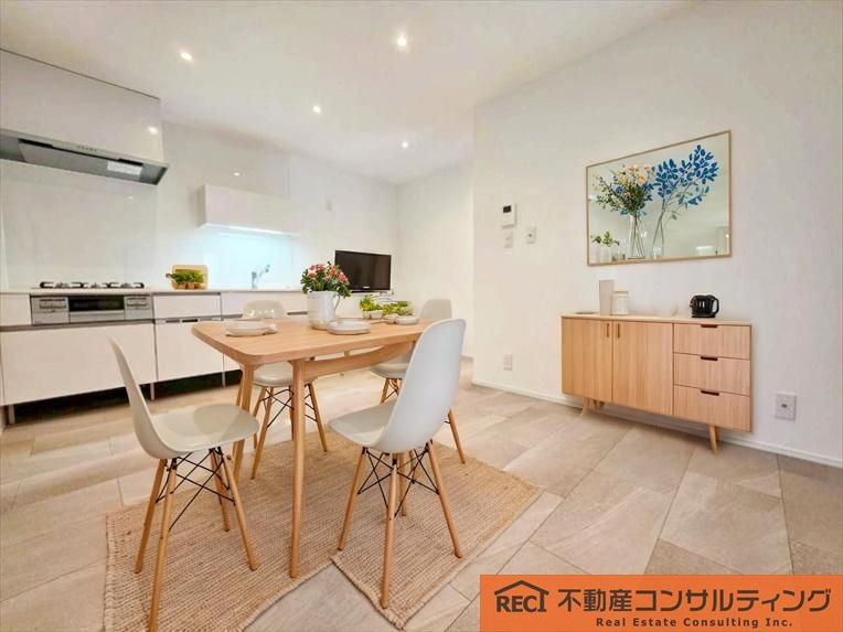 神戸市灘区城の下通3丁目　中古戸建の居間・リビング