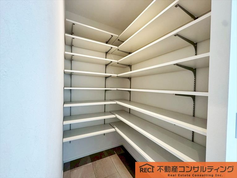 神戸市灘区城の下通3丁目　中古戸建の収納