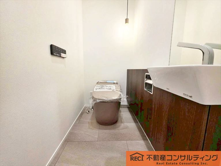 神戸市灘区城の下通3丁目　中古戸建のトイレ