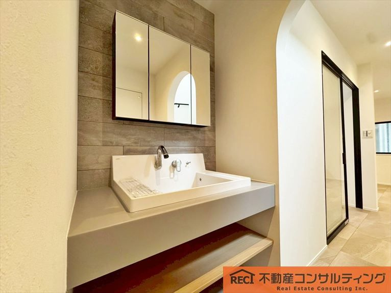 神戸市灘区城の下通3丁目　中古戸建の独立洗面台|サッシ新調