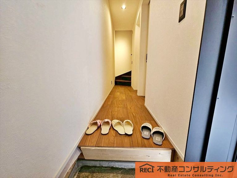 西宮市上田中町　新築戸建の玄関