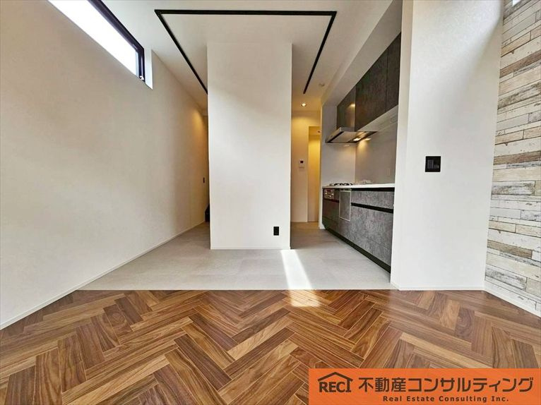 西宮市上田中町　新築戸建の内装