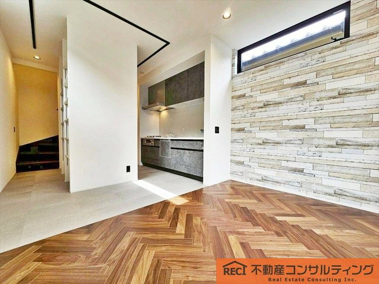 西宮市上田中町　新築戸建の居間・リビング|お洗濯の手間が省ける乾太くん採用！