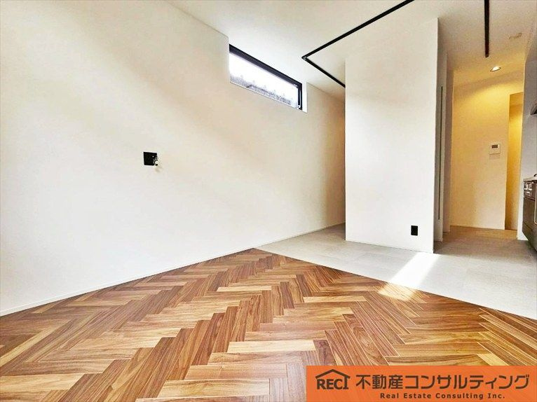 西宮市上田中町　新築戸建の内装|駅まで平坦で移動も楽々！