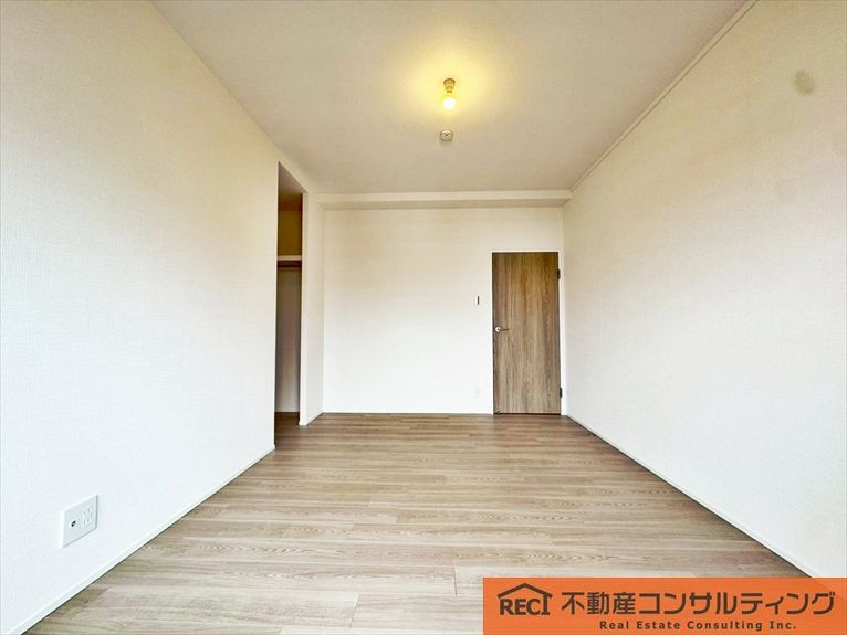 東灘ロイヤルマンションの洋室