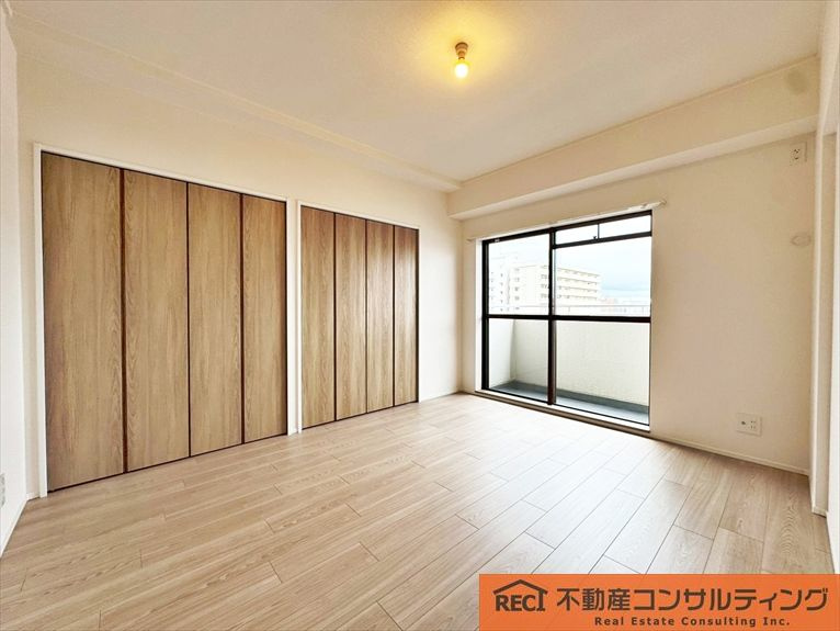 東灘ロイヤルマンションの洋室