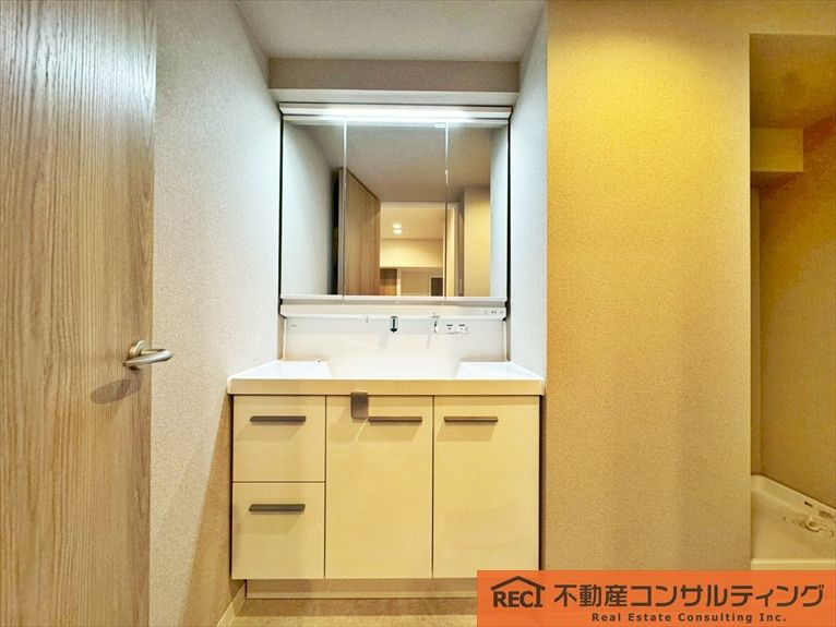 東灘ロイヤルマンションの独立洗面台