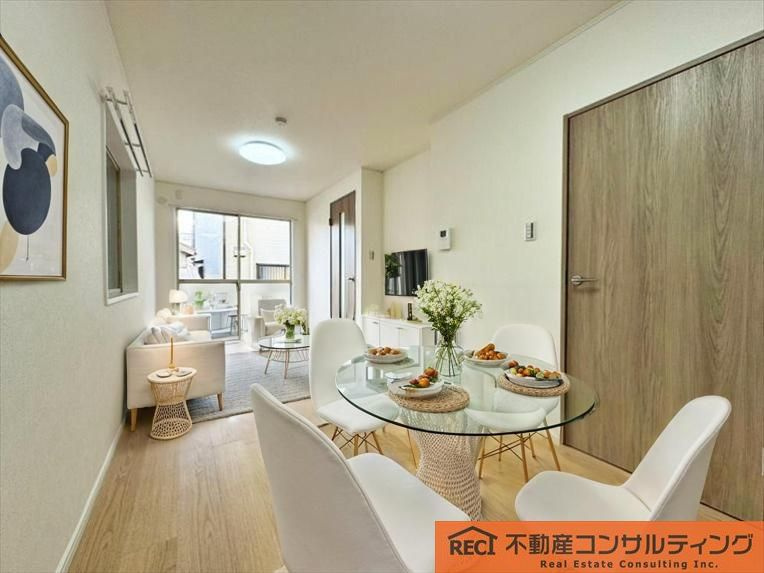 神戸市灘区岩屋中町1丁目　中古戸建の居間・リビング|平成4年築！