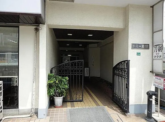 ドミー池袋のエントランス