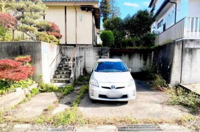 本宮市 高木字向田（本宮駅） 平屋建 ５ＳＤＫの駐車場