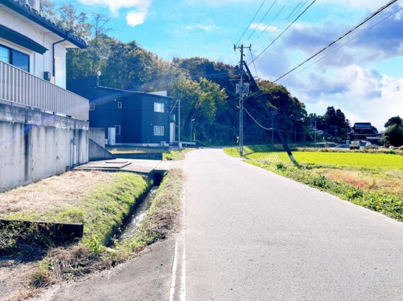 本宮市 高木字向田（本宮駅） 平屋建 ５ＳＤＫの前面道路含む現地写真