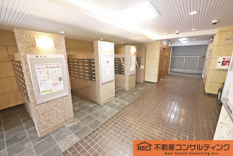 ドルミ灘B棟のエントランス