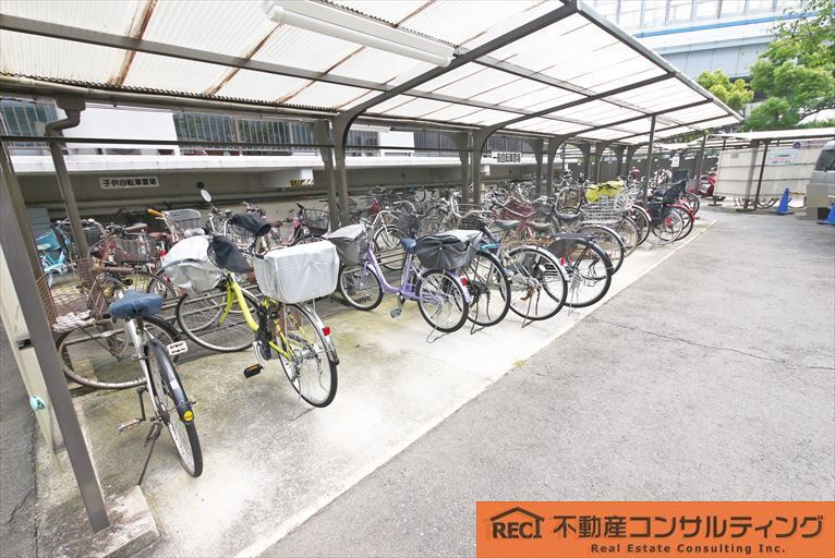 ドルミ灘B棟の駐輪場