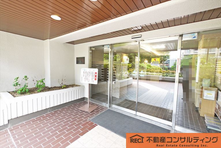 ドルミ灘B棟のエントランス