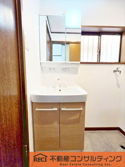 神戸市東灘区田中町4丁目　中古戸建の独立洗面台