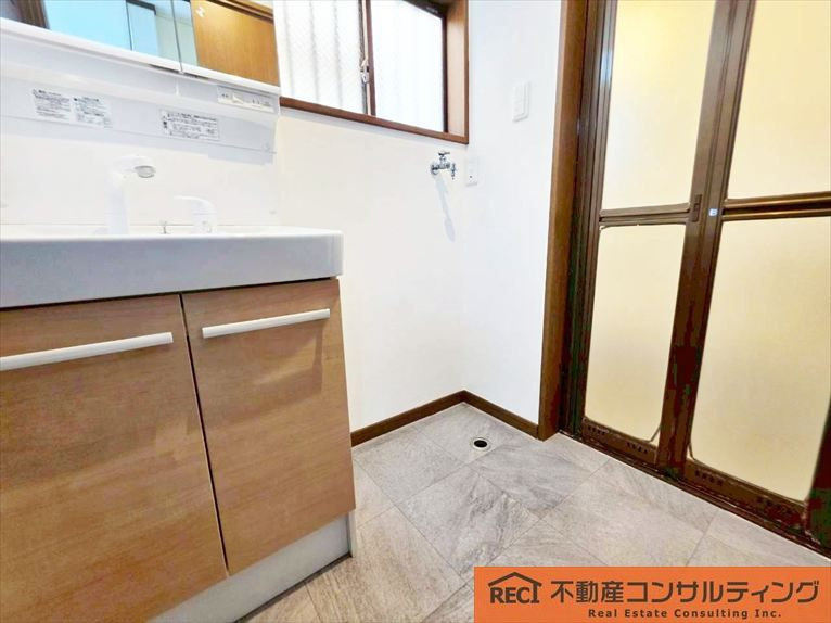 神戸市東灘区田中町4丁目　中古戸建の独立洗面台