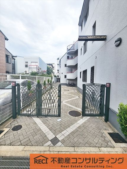 コスモ住吉川のエントランス