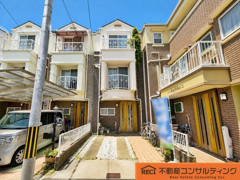 神戸市東灘区深江南町1丁目　テラスハウスの玄関|部屋数豊富な4LDK！収納スペースも充実！