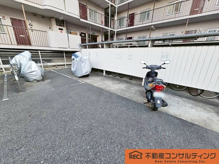 武庫川ニュースカイハイツの駐車場
