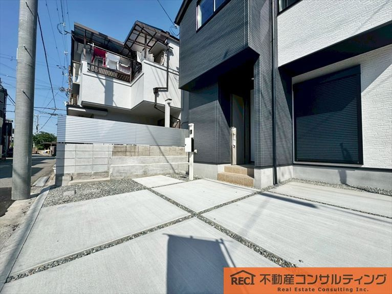 西宮市浜甲子園1丁目　新築戸建　1号棟の駐車場