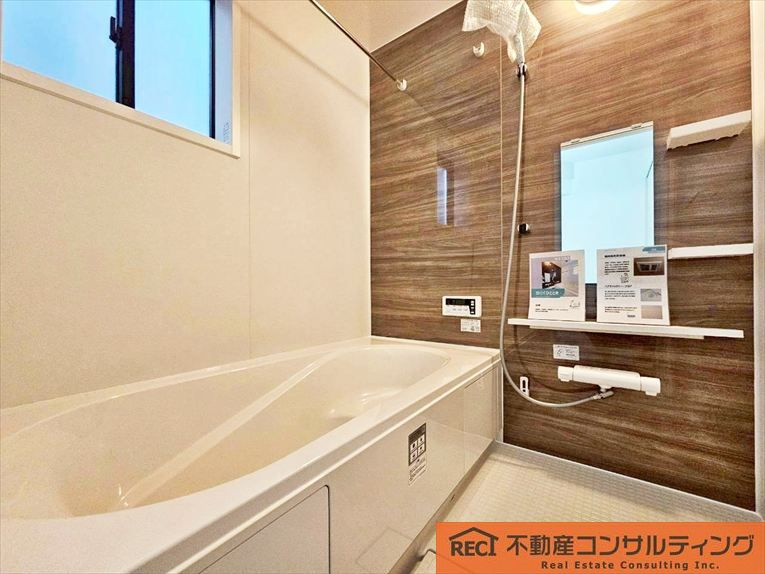 西宮市浜甲子園1丁目　新築戸建　1号棟の浴室|お子様の帰宅時も安心のリビング階段仕様です