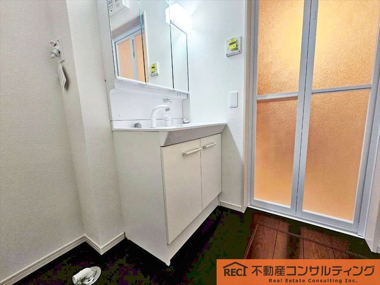 西宮市浜甲子園1丁目　新築戸建　1号棟の独立洗面台
