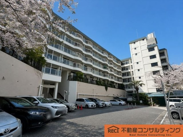 コボリマンション夙川老松台D棟の外観