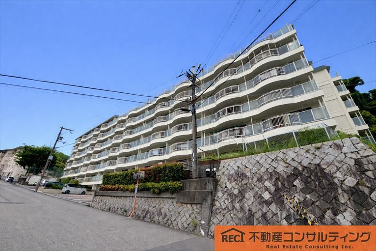 コボリマンション夙川老松台D棟の外観
