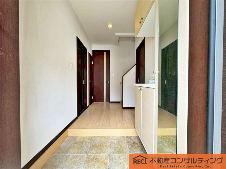 神戸市東灘区森北町7丁目　中古戸建の玄関
