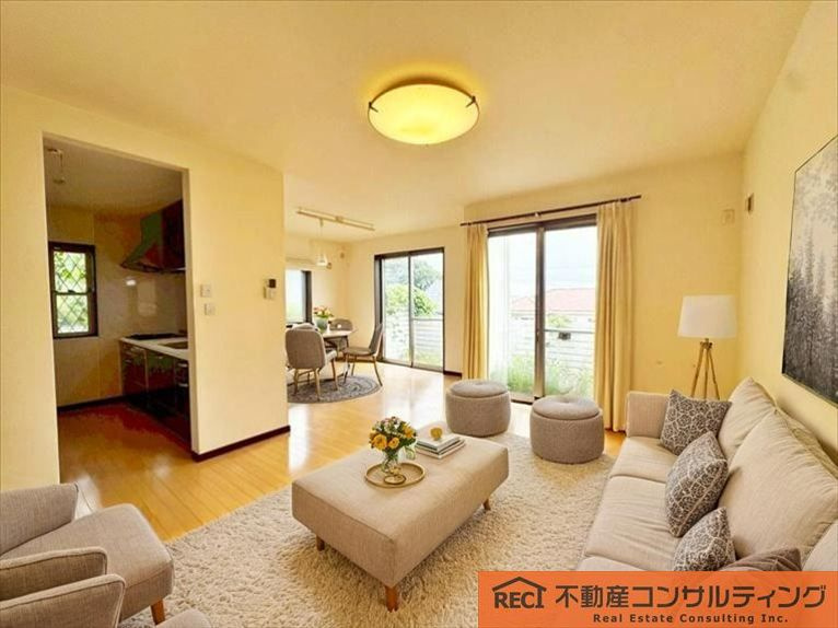 神戸市東灘区森北町7丁目　中古戸建の居間・リビング