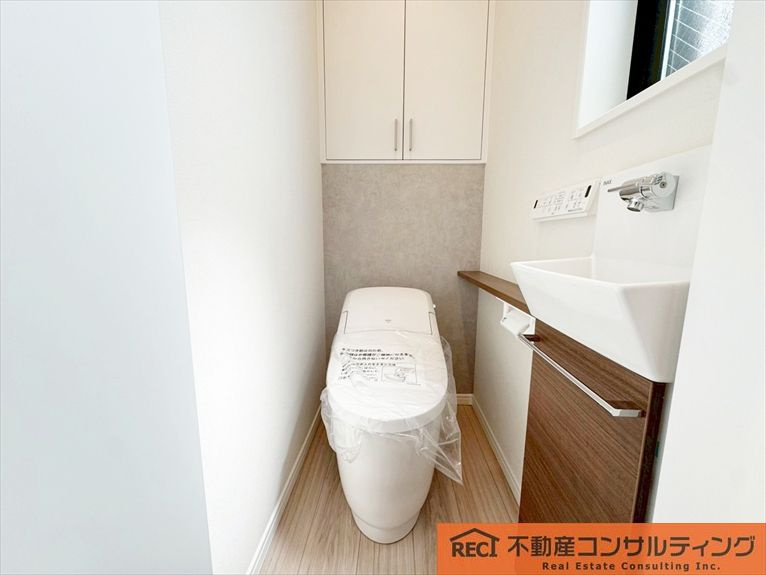 神戸市灘区岸地通3丁目　新築戸建のトイレ