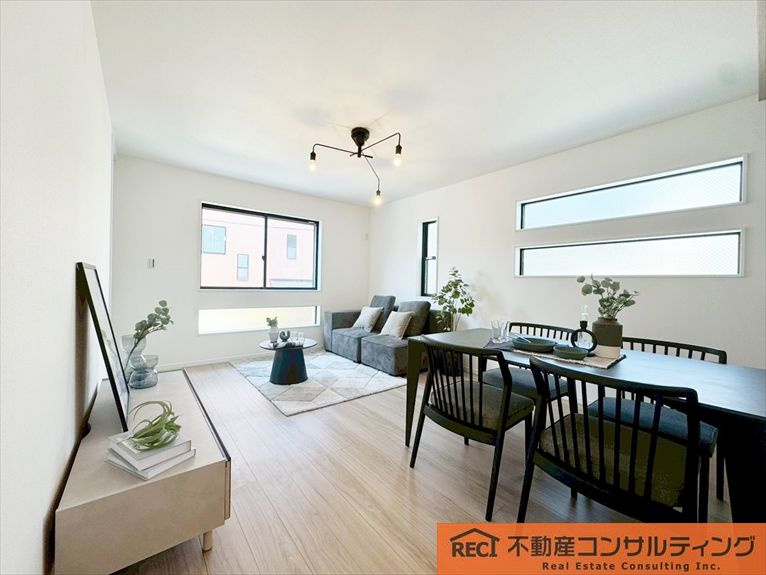 神戸市灘区岸地通3丁目　新築戸建の居間・リビング|水道筋商店街すぐで買い物便利