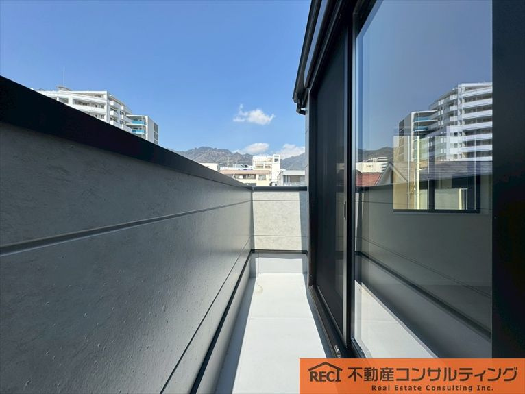 神戸市灘区岸地通3丁目　新築戸建のバルコニー