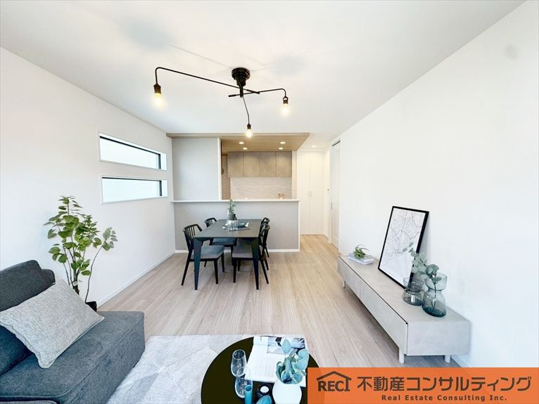 神戸市灘区岸地通3丁目　新築戸建の居間・リビング