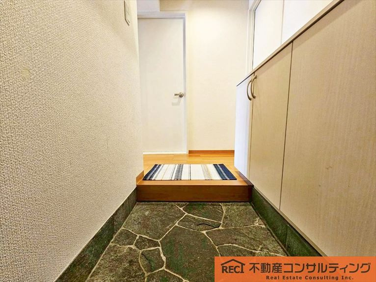 岡本ハウスの玄関