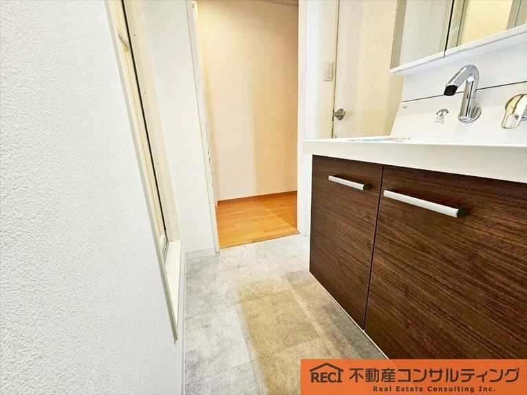 岡本ハウスの独立洗面台|部屋数豊富な4SLDK！