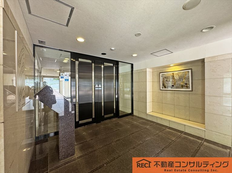 ジークレフ御影山手緑静館のエントランス
